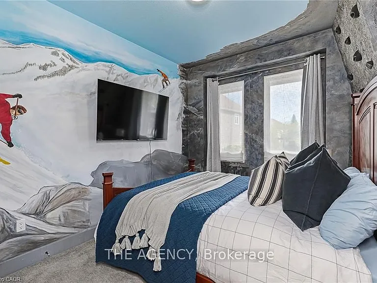 129 Venture Blvd — Photo 32