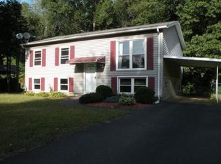 9 Stanley St, Easthampton, MA 01027