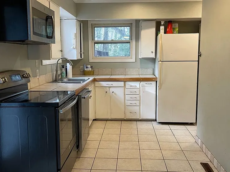 717 Williams Cir — Photo 8
