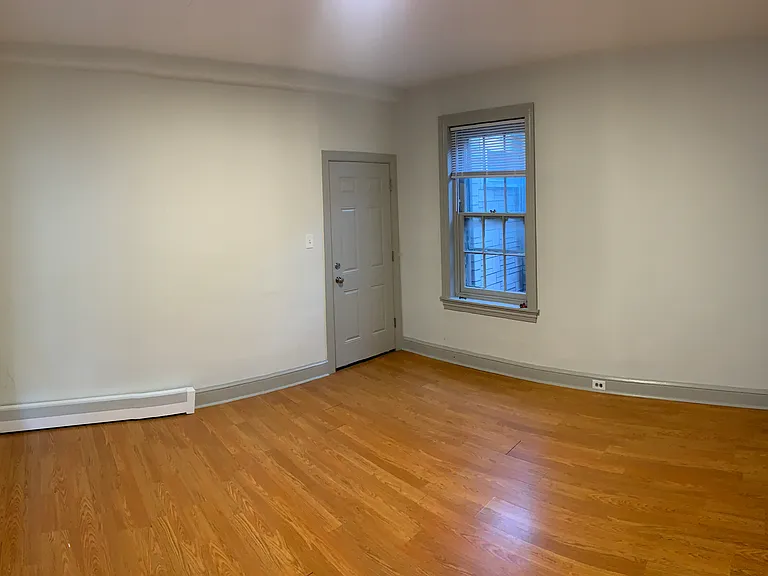172 N Charlotte St — Photo 5