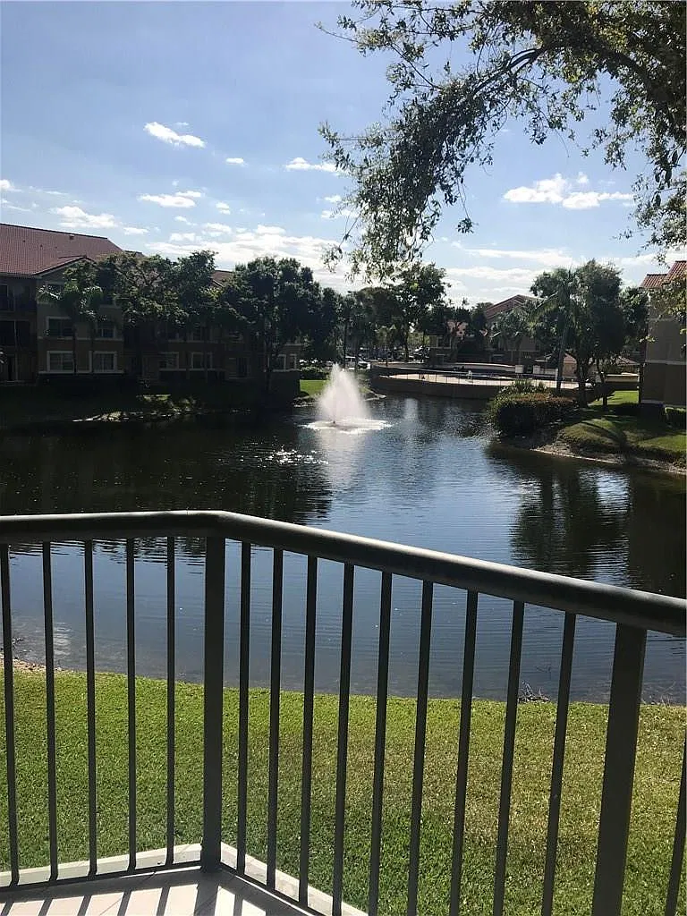 3 bed, 2.0 bath, 1166 sqft, $2,500 — Photo 1