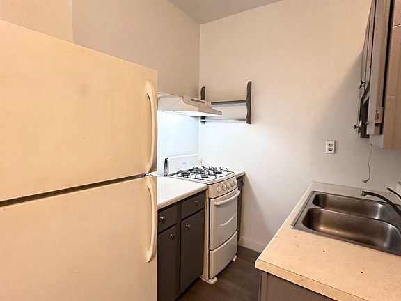 5th image of 34 Washington St APT 2