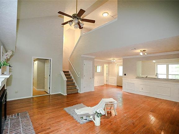 2nd image of 2668 Crystal Ln