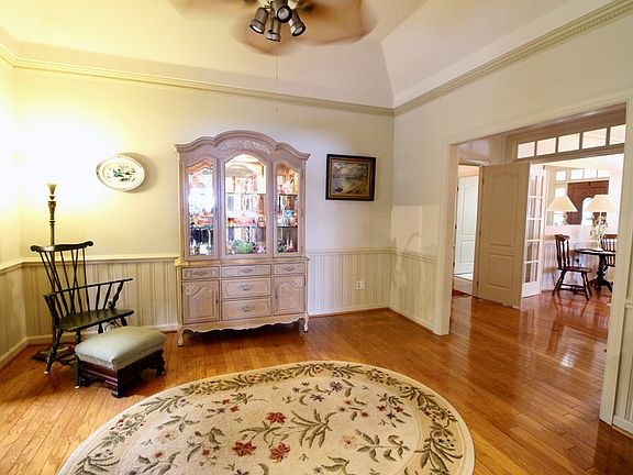 3rd image of 2532 Buena Vista Cir