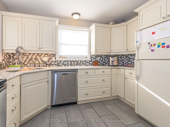 4th image of 1566 Nairn Ave