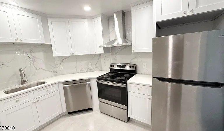 76 Jamestown Rd — Photo 1