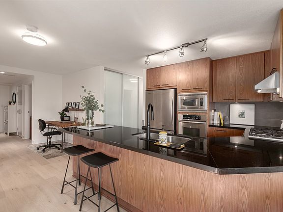 4th image of 3228 Tupper St #512