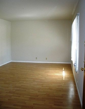 4th image of 1009 Sherwood Ave