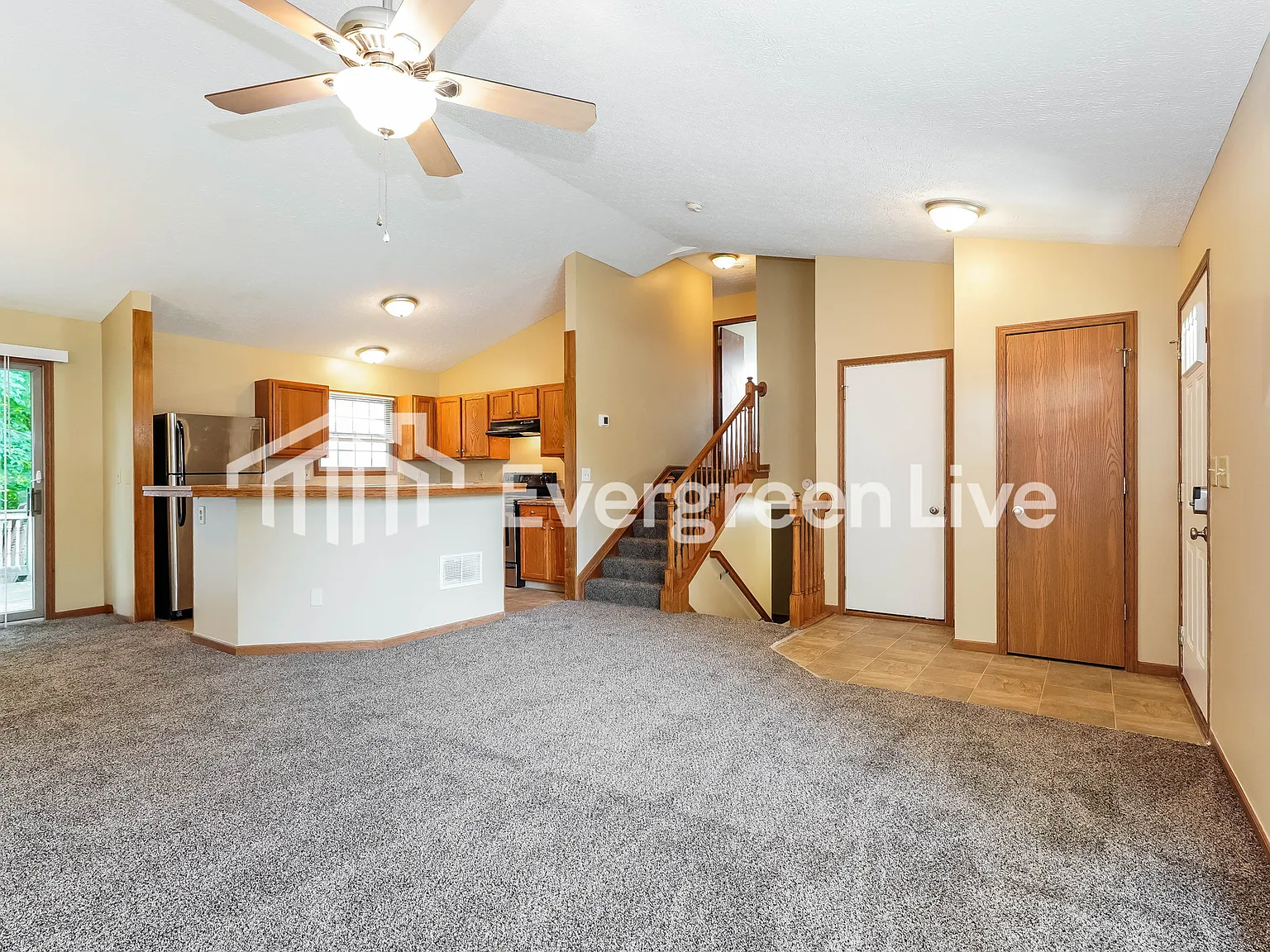 3 bed, 2.5 bath, 1620 sqft, $1,995 — Photo 3
