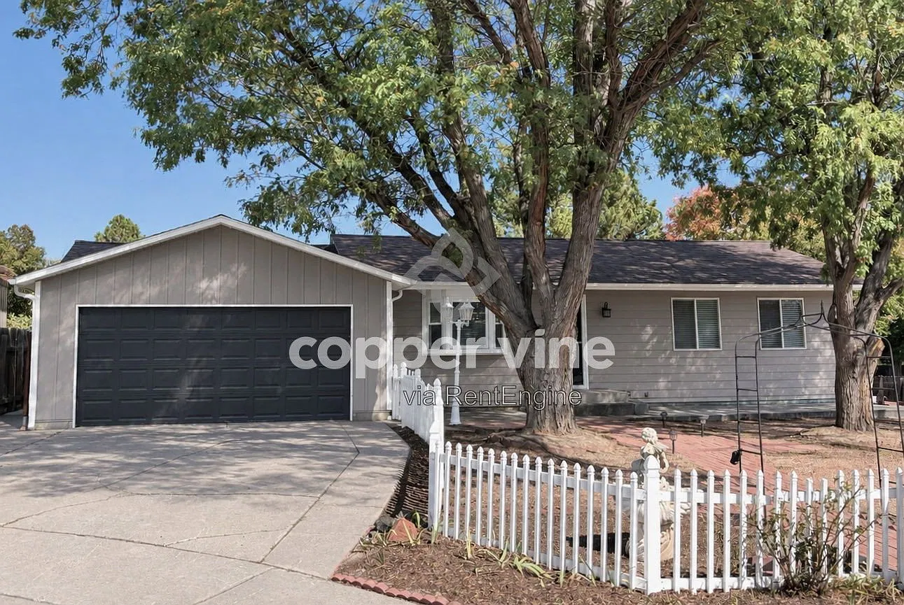 4 bed, 2.5 bath, 2376 sqft, $3,125 — Photo 2