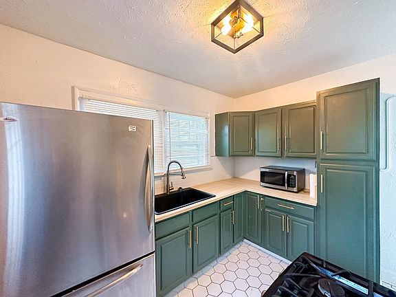 5th image of 3126-3128 N Guilford Ave