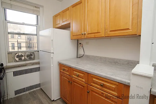 Rented by Norman Raindel, LREB | media 41