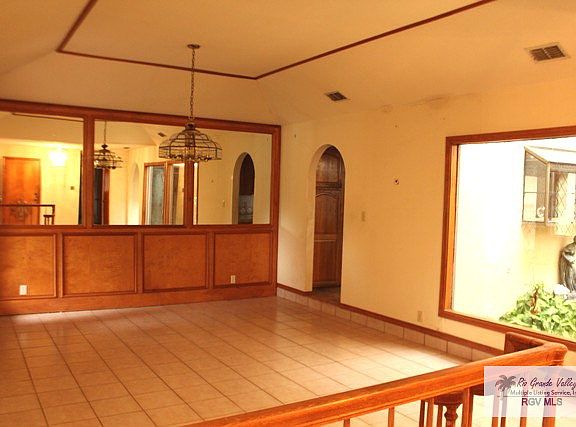 5th image of 2913 Jacaranda Dr