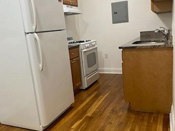 3rd image of 10 Yeamans St #9