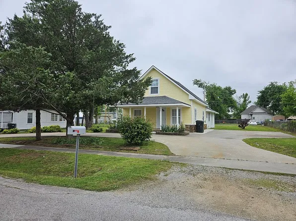 611 E 4th St, Claremore, OK 74017