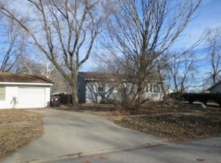 1312 Comanche Dr, Champaign, IL 61821