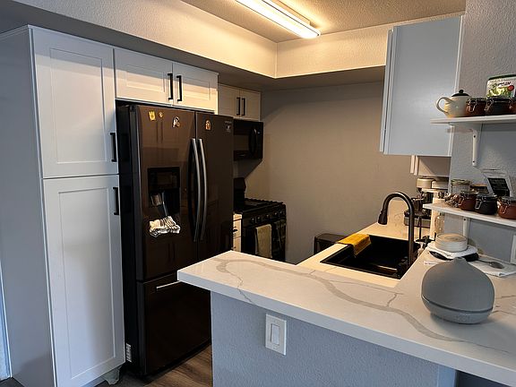 5th image of 5565 Canoga Ave APT 113