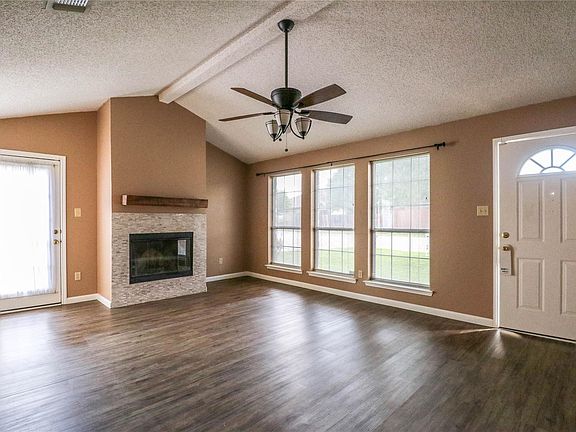 4th image of 7928 Fox Chase Dr