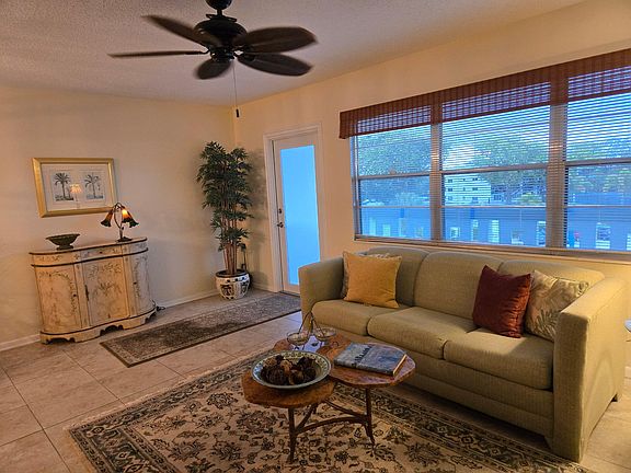 2nd image of 4047 N Newport N #4047