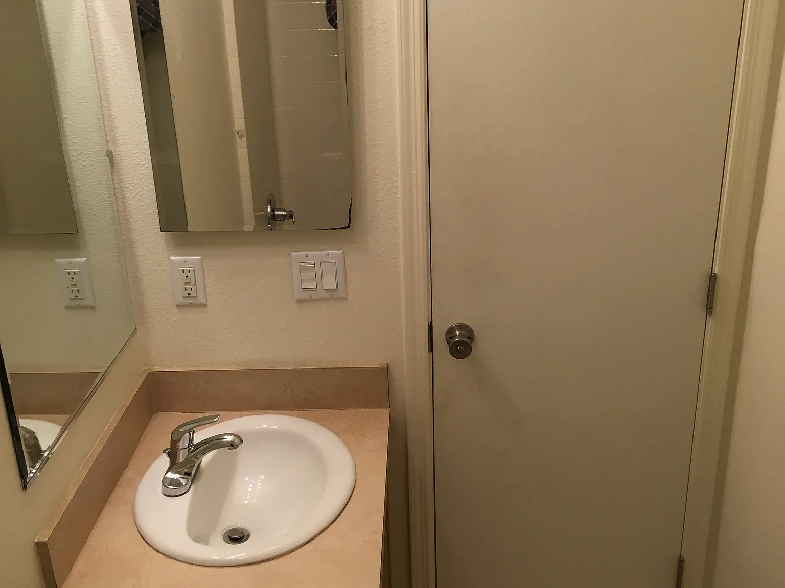 2 bed, 1.5 bath, 800 sqft, $1,375 — Photo 3