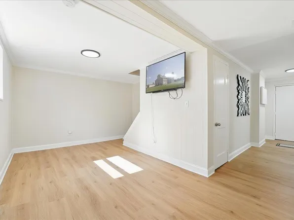 12 Saddlewood Court image 2 of 25