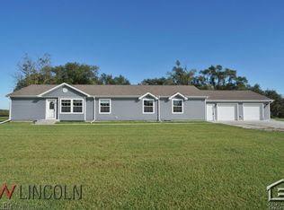 2074 Sunset Rd, Seward, NE 68434