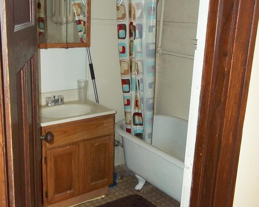 2nd image of 1320 Spring St