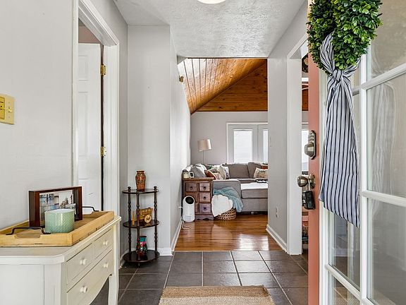 4th image of 23 Elmwood Blvd