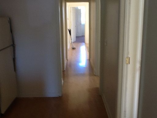 5th image of 945 Ash St
