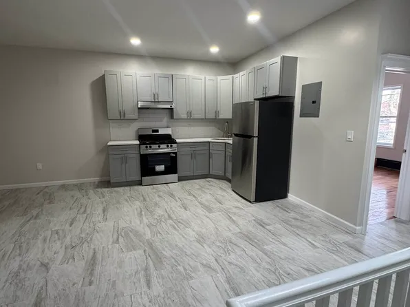 636 Crescent Street image 1 of 10