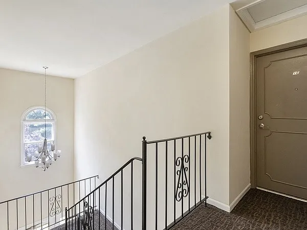 Coventry Square Apartments — Photo 4