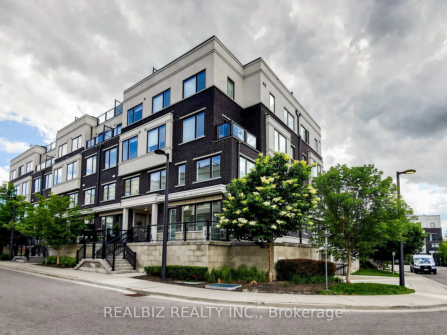 3 bed, $2,899 — Photo 2