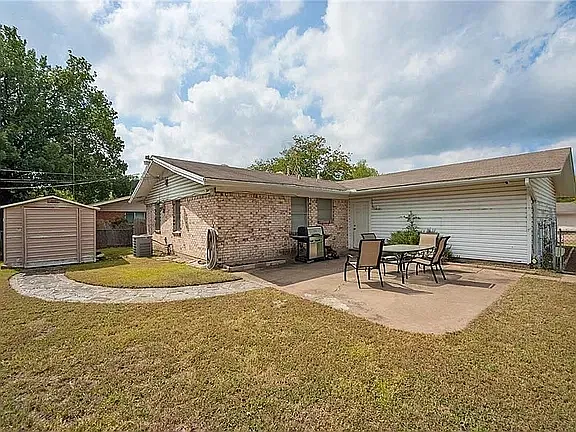 3 bed, 1080 sqft, $2,000 — Photo 3