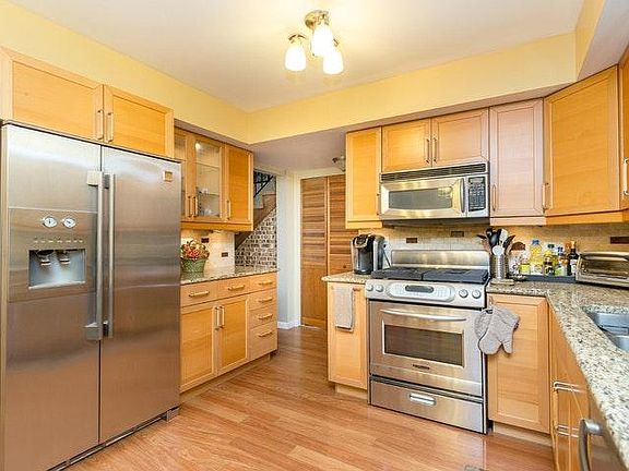 3rd image of 1951 Liberty Pl