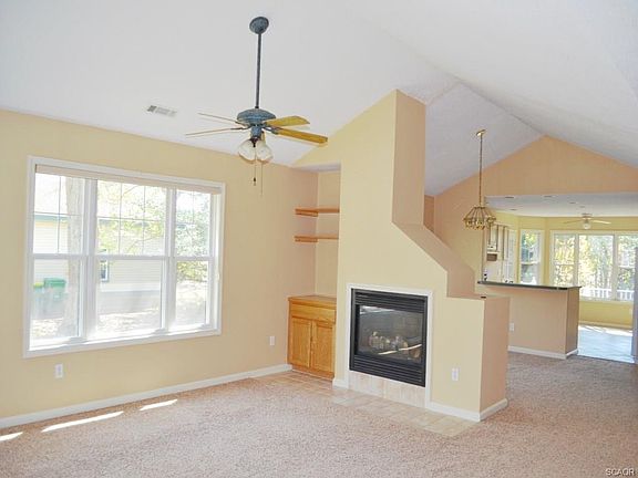 4th image of 31 Mary Elizabeth Dr
