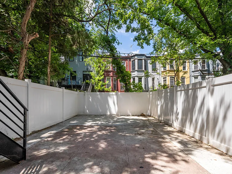 263 Halsey St #1R — Photo 4