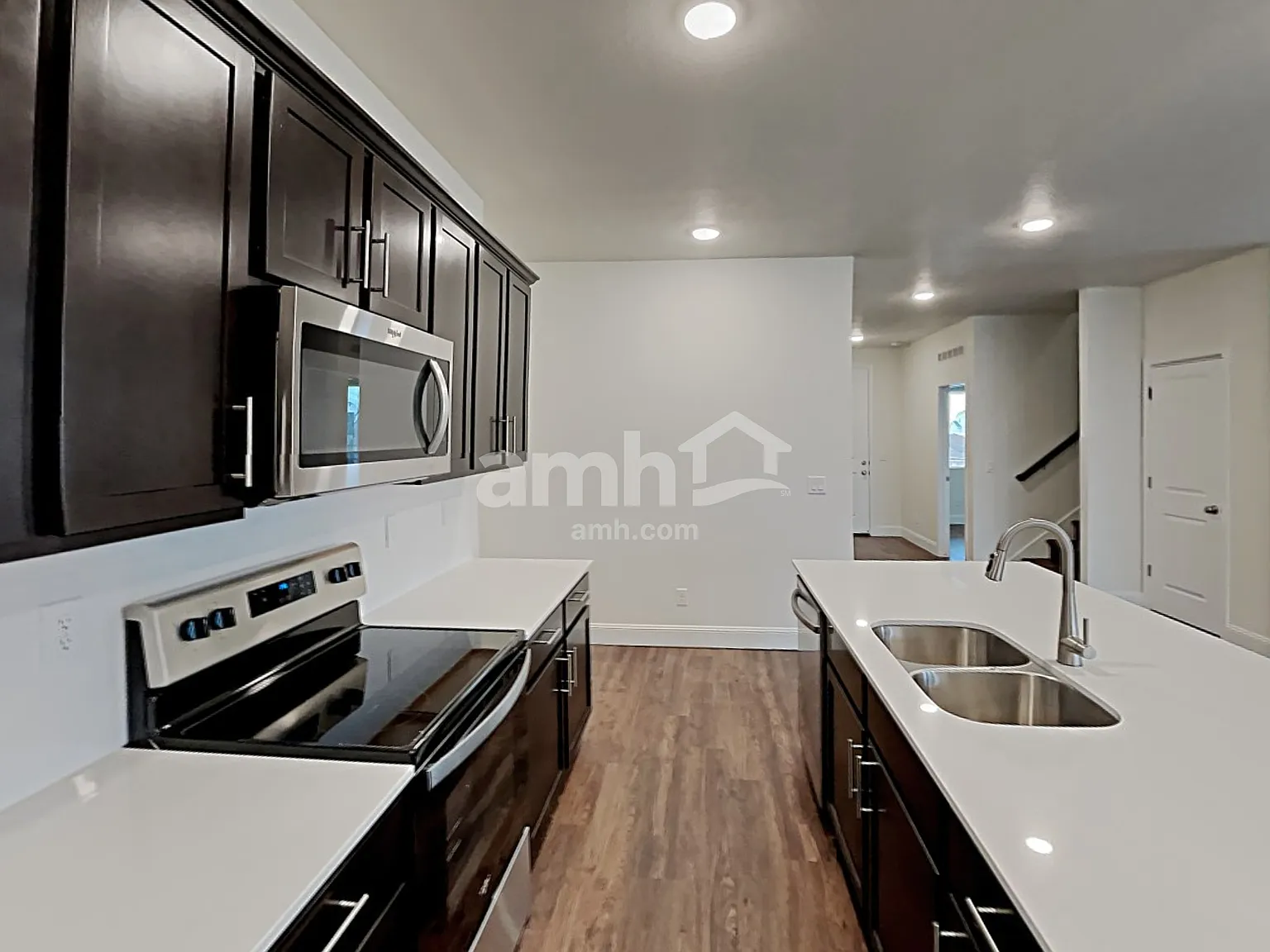 4 bed, 2.5 bath, 2313 sqft, $2,890 — Photo 3