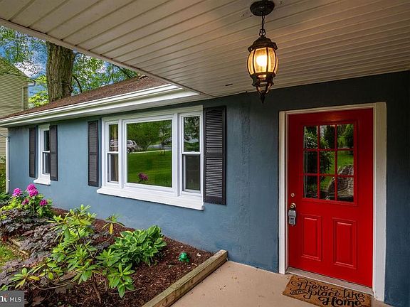 3rd image of 1297 Seabright Dr