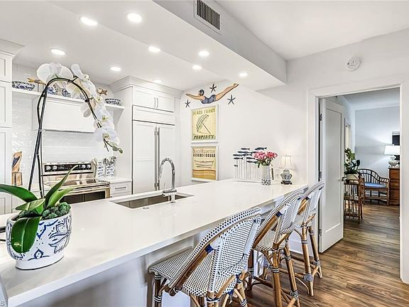 4th image of 5801 Glencove DR #502