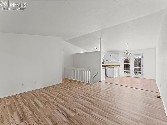 5th image of 2355 Heathercrest Dr