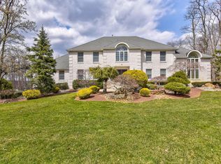 38 Shira Ln, Manalapan, NJ 07726