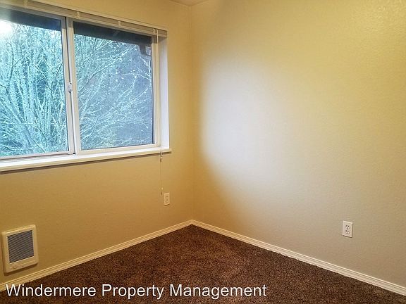 4th image of 10430 NE State Highway 104 APT 18
