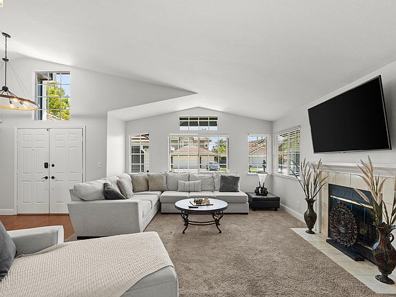 5th image of 2212 Colonial Ct