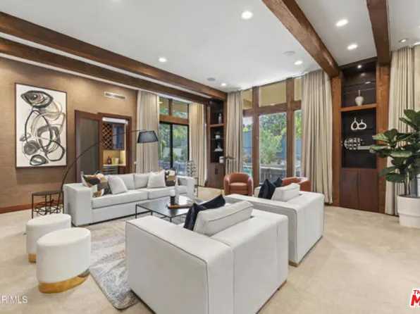17424 Cumpston St, Encino, CA 91316