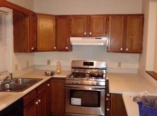 613 S 16th St, Mattoon, IL 61938