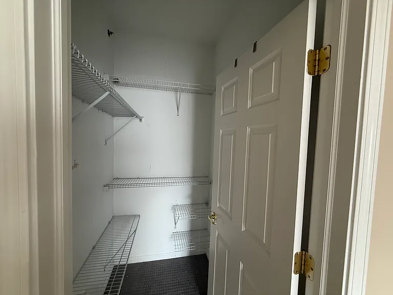 14586 Vauxhall Dr — Photo 8