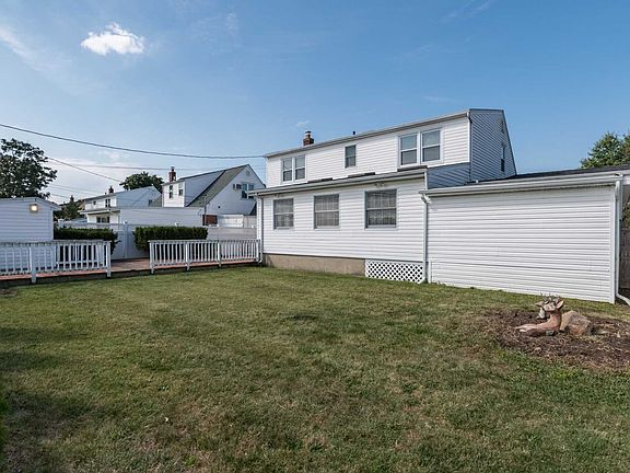 3rd image of 210 Morris Dr