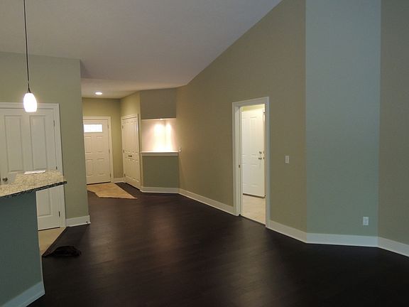 3rd image of 9435 The Woodlands Trl