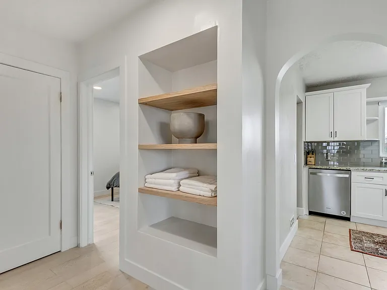 S Highland Dr — Photo 16