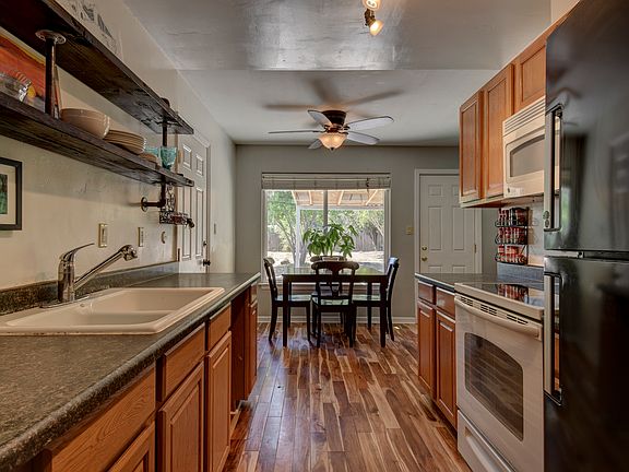 4th image of 6625 Chastain St